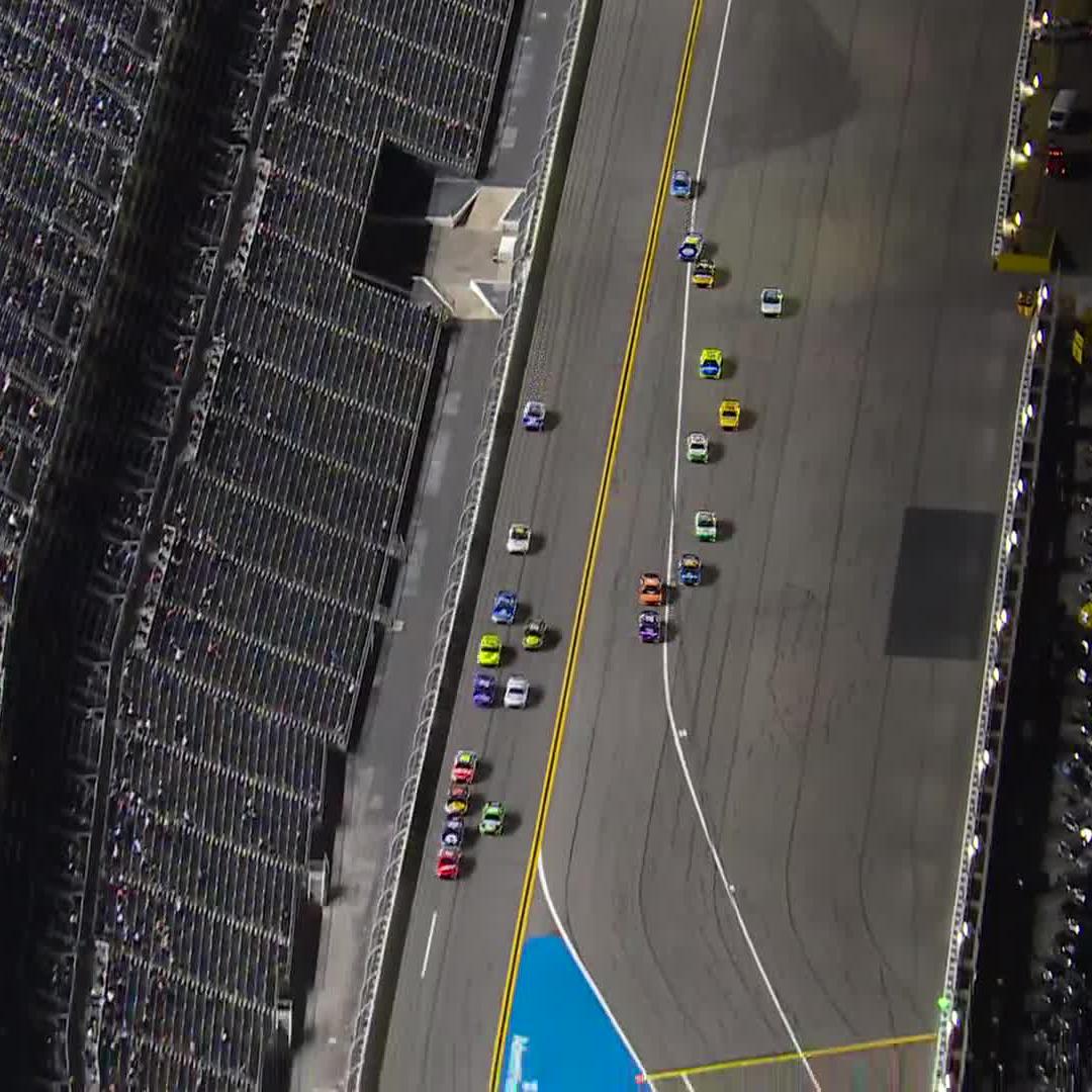 There's trouble getting on to pit road! Mears and Gragson are involved.