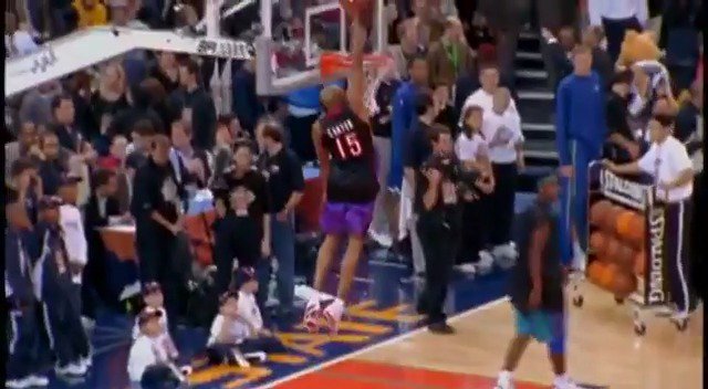 (2000) Vince Carter warming up before the Dunk Contest. Insane…