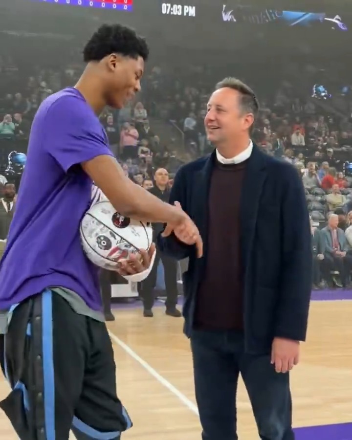 special recognition for our guy before tipoff tonight 💜 Ace is headed to All-Star Weekend in LA after tonight's game 🤩⭐️ #TakeNote | #NBAAllStar