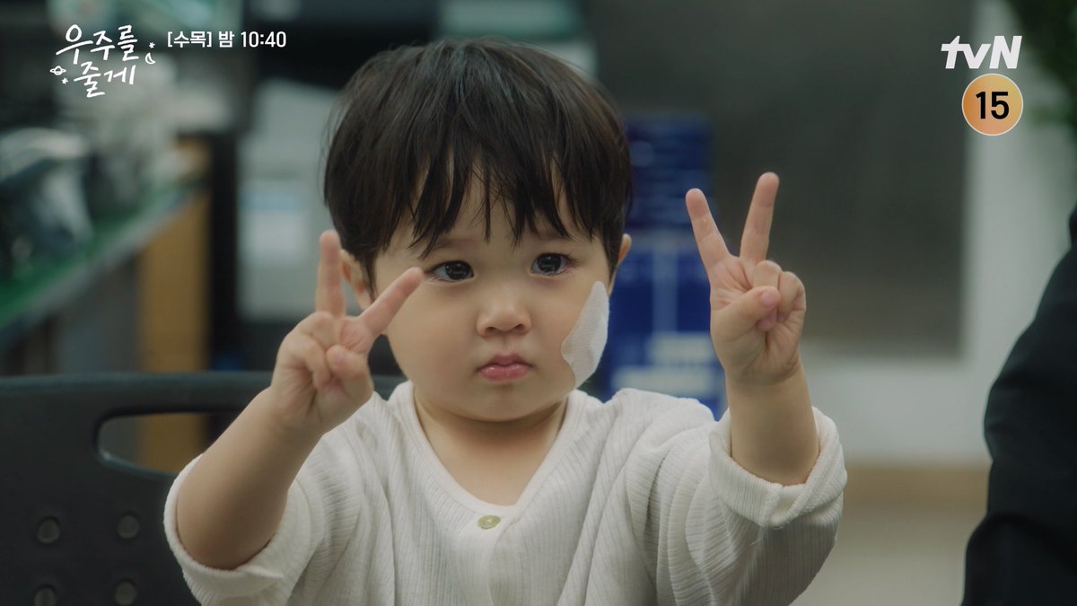 awwwwwwwwwwww even tvn themselves made a whole compilation behind video to confirm that woojoo is not ai 🥹 he's an actual genius baby actor everyone!!!