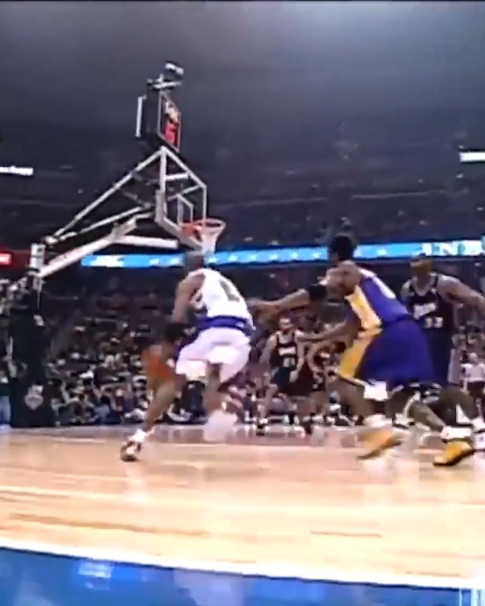 La réaction de Shaquille O'Neal me tuera toujours sur ce dunk de Vince Carter