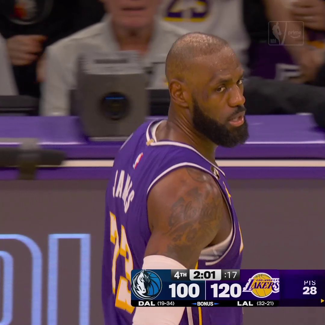 The moment LeBron James became the oldest player in NBA history to record a triple-double 👑 28 PTS, 10 REB, 12 AST at age 41 💪