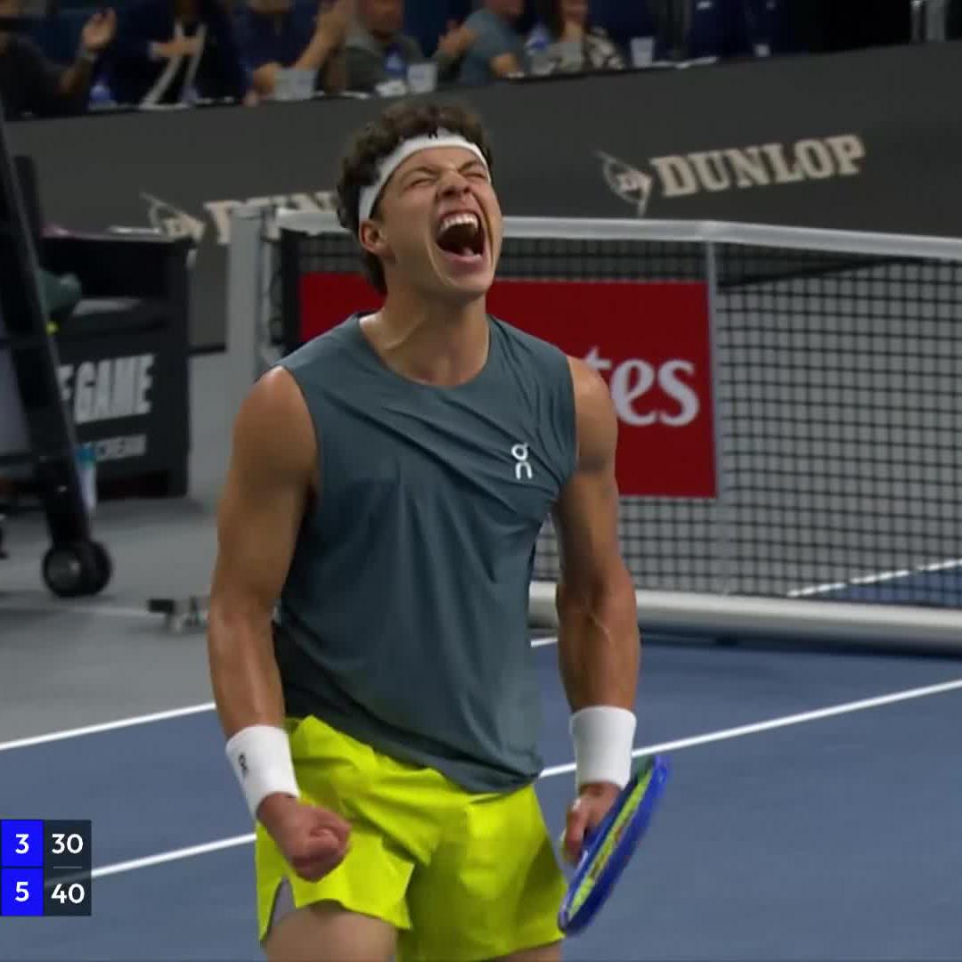 2H40 DE COMBAT ๐คฏ Aprรจs un gros duel dans la nuit, Ben Shelton a รฉcartรฉ Adrian Mannarino ๐ซ๐ท (7-6, 6-7, 6-3) pour atteindre les quarts de finale au tournoi ATP 500 de Dallas. ๐บ๐ธ