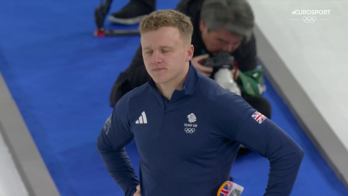 INCREDIBILE BRUCE MOUAT: CHE ERRORE DEL FENOMENO SCOZZESE! Nel 1° end della sfida olimpica tra la sua Gran Bretagna e l'Italia commette un errore clamoroso Sbaglia la bocciata col suo ultimo sasso e regala 4 punti pesantissimi agli Azzurri