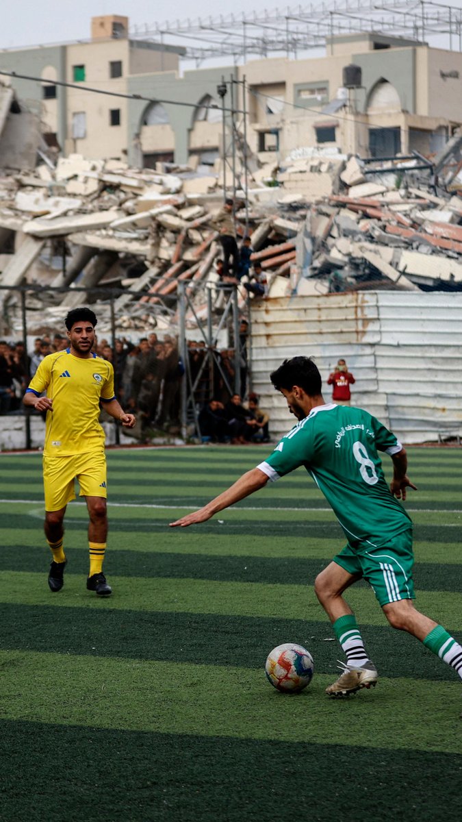 🇵🇸 | Ha comenzado el primer torneo de fútbol organizado en años en Gaza, con 24 clubes compitiendo en las pocas canchas que quedan en la franja.
