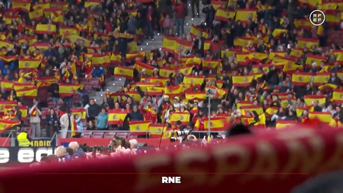 Nos ha acompañado desde pequeños y sigue emocionándonos cada jornada, cada torneo, cada final. Sin ella, éxitos como el último título de nuestra Selección Española Femenina de Fútbol, no sonarían igual. 📻 ¡Feliz #DíaDeLaRadio!