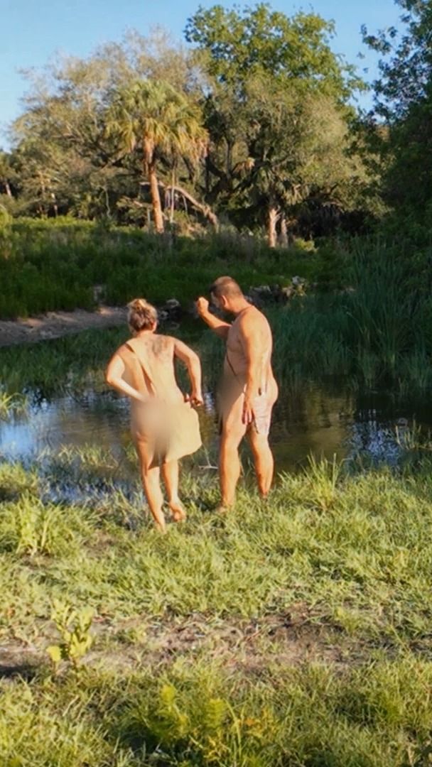 "Did I just grab a venomous snake with my bare hands?" 🐍🥴 A new season of #NakedandAfraid premieres Sunday at 8P on Discovery.