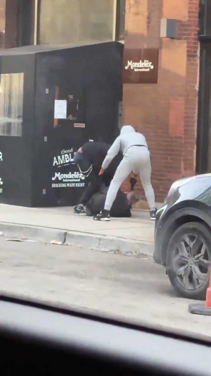 Lovely day for an armed robbery in Chicago. Avoid 3rd world American cities accordingly... #CityLife #chicago #crime #enrichment #robbery #culture #3rdWorld #Illinois #urban #demorcrats
