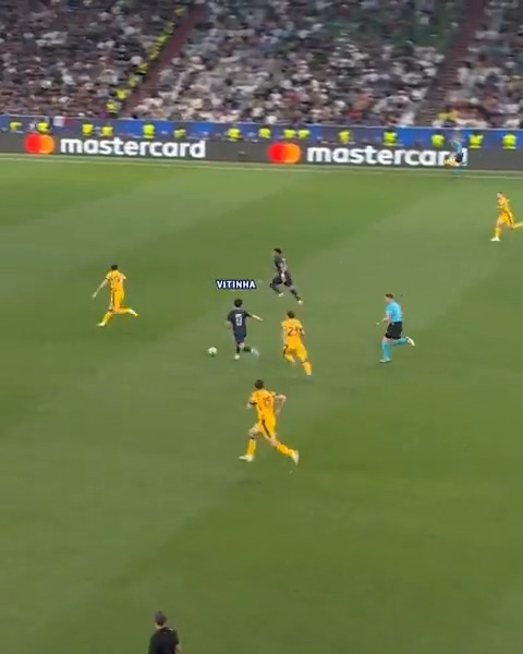 Elite midfielders can run football games... Vitinha can run the Champions League final 😌 #UCL