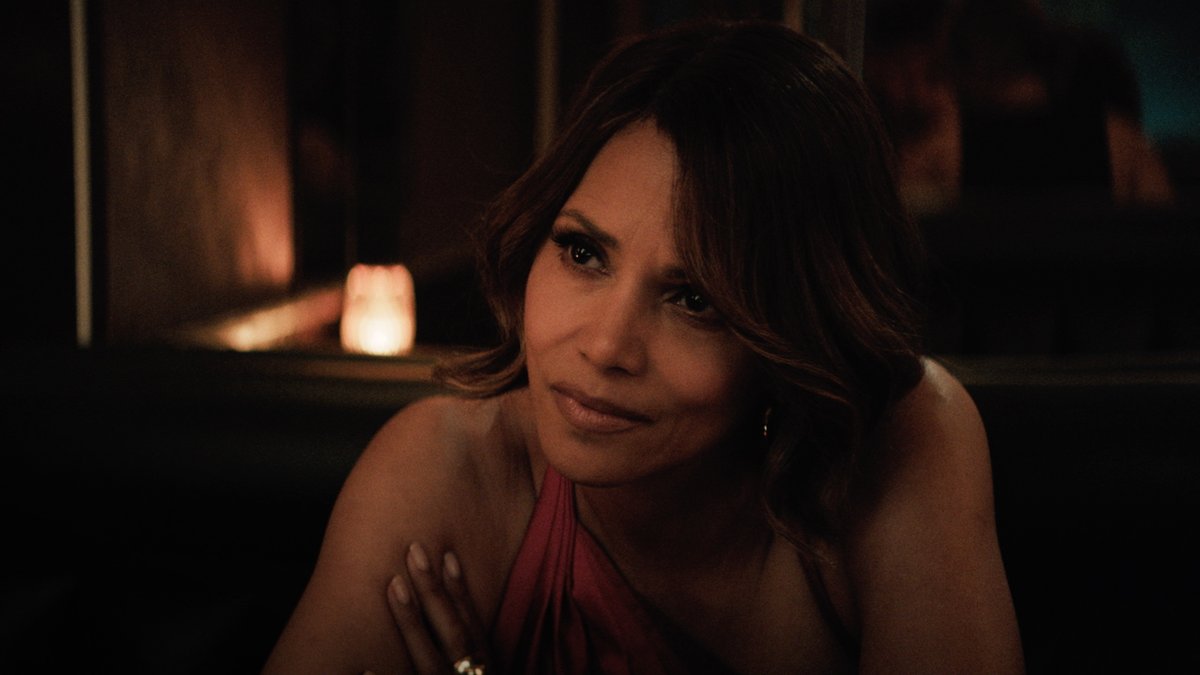 Chris Hemsworth and Halle Berry star in this official clip from #Crime101.