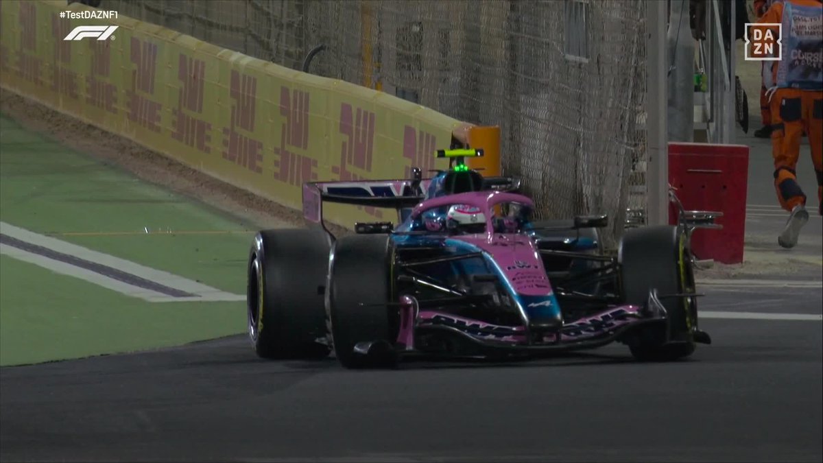 ¡MADRE MÍA! ¡CASI LA LÍA COLAPINTO! 😳😳😳 Franco, a punto de irse al muro calentando los neumáticos para una práctica de salida #TestDAZNF1 #F1Testing 🏁