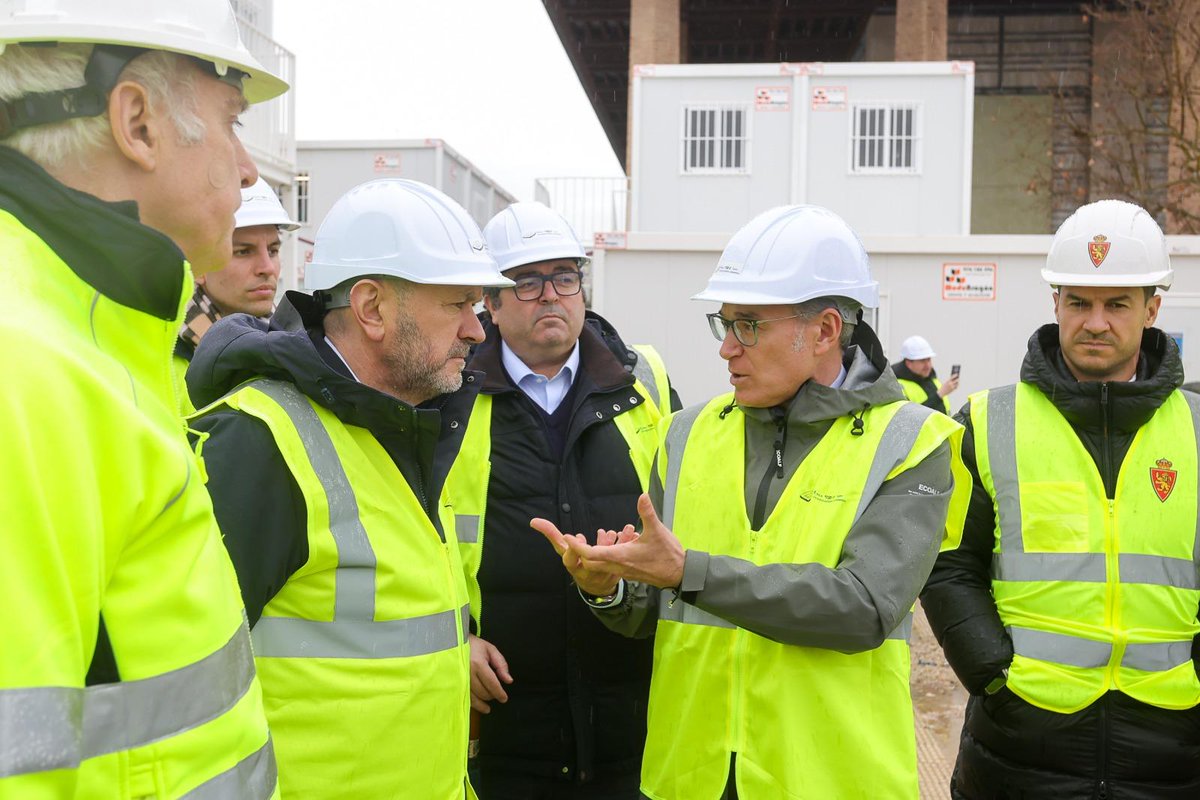 🗣 Rafael Louzán: "𝗟𝗮 𝘂𝗻𝗶𝗼́𝗻 𝗵𝗮𝗰𝗲 𝗹𝗮 𝗳𝘂𝗲𝗿𝘇𝗮". 📹 El presidente de la RFEF ha comprobado en Zaragoza el avance de los trabajos de construcción del nuevo estadio de 𝗟𝗮 𝗥𝗼𝗺𝗮𝗿𝗲𝗱𝗮, una de las sede de la Copa Mundial FIFA 🏆 2030. ℹ️