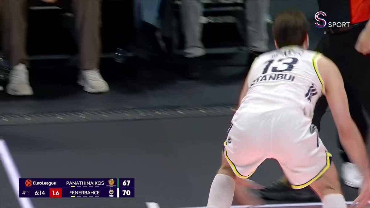 R E Z İ L L İ K 🤬 EuroLeague Tarık Biberovic'e, attığı basketten sonra ellerini açtığı için teknik faul çalındı.