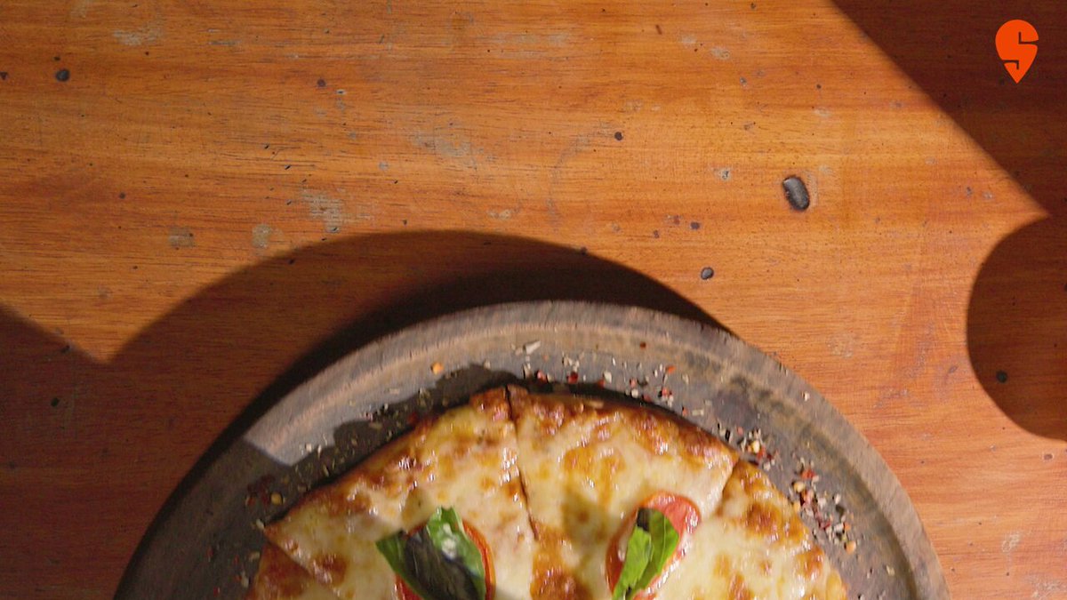 Solid hunger deserves a great deal! Get Pizzas at just 99, only on Swiggy.