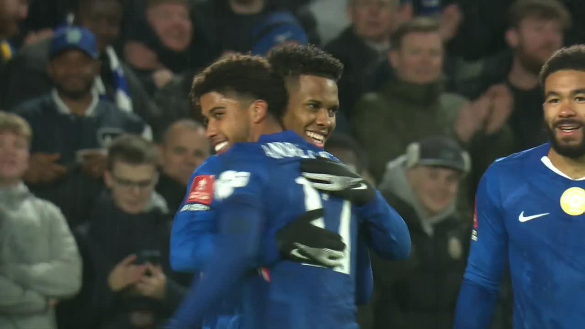 Estêvão gets his goal and Chelsea are running riot on Hull 😳
