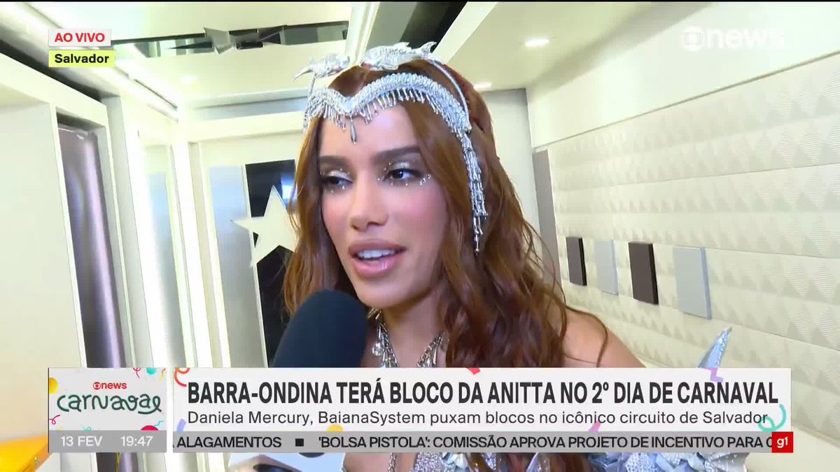 "Eu me sinto baiana. Eu sinto que tenho alguma coisa daqui, um axé daqui", diz Anitta. Cantora puxa trio no 2º dia de carnaval em Salvador. ➡ Assista à #GloboNews: #Edição18