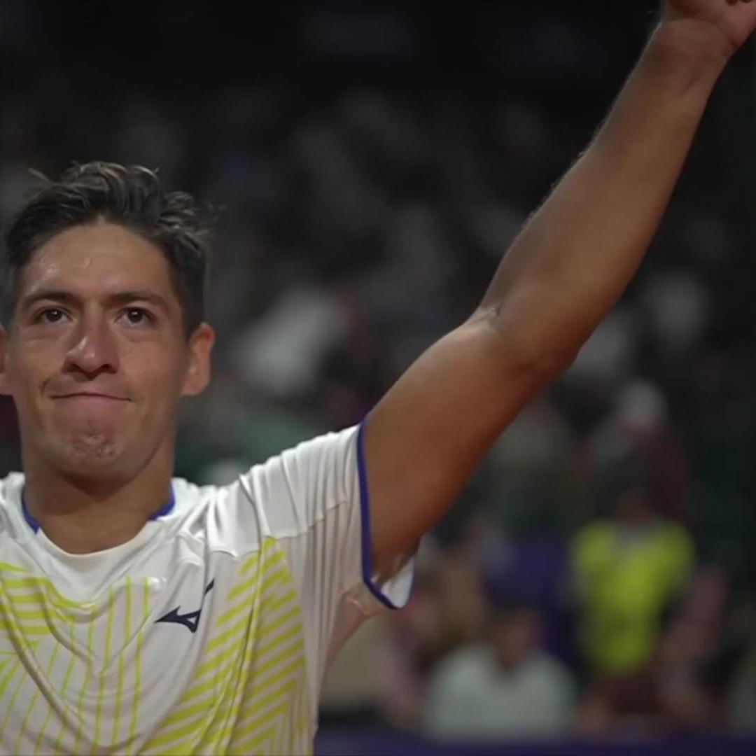 Brilliant from Baez 👏 The 4th seed books his spot in the semifinals in Buenos Aires, ousting compatriot Carabelli 7-6 6-2! #ArgOpen2026