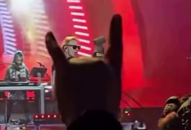 Axl Rose using his old voice during Welcome To The Jungle
