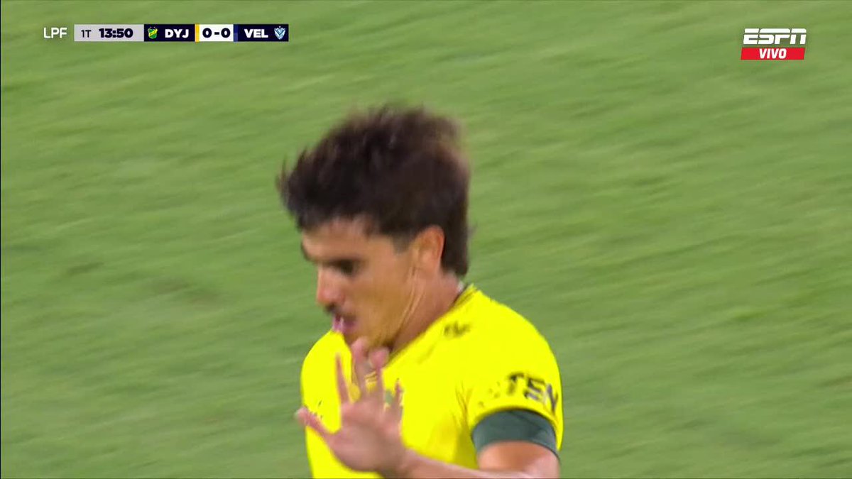 Juan Manuel Gutiérrez abrió el pie y, con un efecto IMPRESIONANTE, puso el 1-0 de Defensa y Justicia vs. Vélez. 🎯
