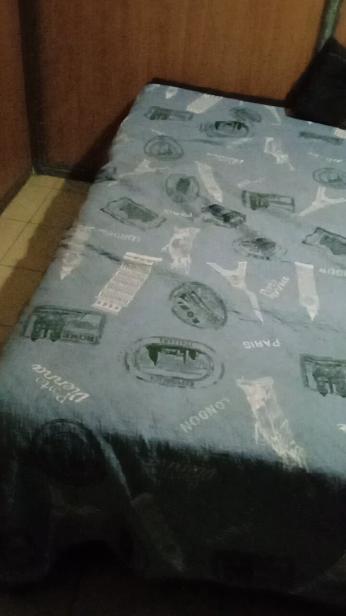 pasamos al imperio de la capu a remojar brocha con jessica la secre de broso, llevaba medias, zapatillas y tangita negra como me gusta, qué rico biscochote me comí, el banderazo salio en 250$ mañana voy a bajar al imperio, al chachalacas y a ver a la emo de la casa amarilla
