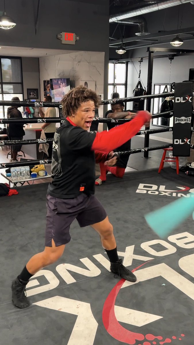 VOLUME 🆙 Curmel Moton in the lab ahead of his return to the ring on Feb 28th on a Manny Pacquiao Promotions card 💪
