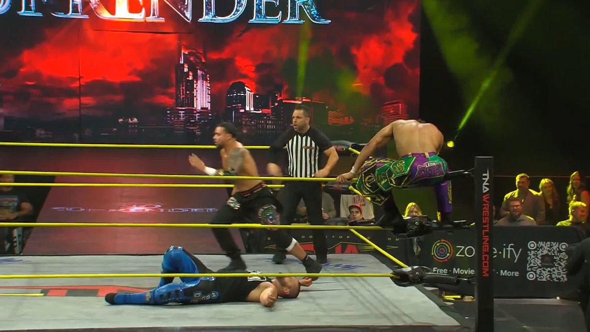 .Mike SANTANA🇵🇷 clears The System, but Nic Nemeth levels LEON SLATER with a Superkick! Watch #TNANoSurrender on TNA+: Use code NOSURRENDER26 for one FREE month of TNA+:
