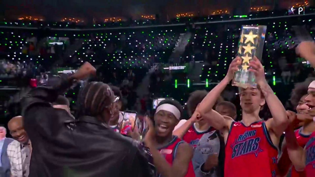 Tyrese Maxey acted like a "proud dad" when V.J. Edgecombe won the Rising Stars' MVP 😂 Proud teammate!! ❤️
