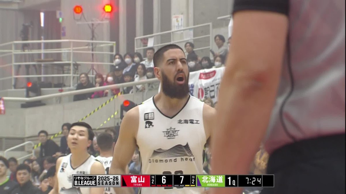 1Q 新加入 #ジョーダン・ナタイ のレバンガ最初の得点は強みのスリーポイント👌🔥 2/14(土) vs. 富山グラウジーズ #レバンガ北海道 #JordanNgatai