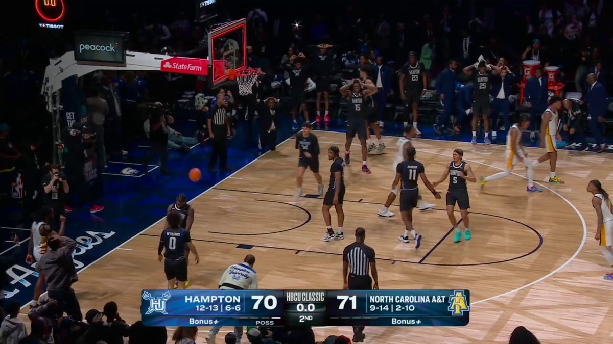 This ending to the HBCU Classic 🤯 North Carolina A&amp;T completes the comeback against Hampton ‼️