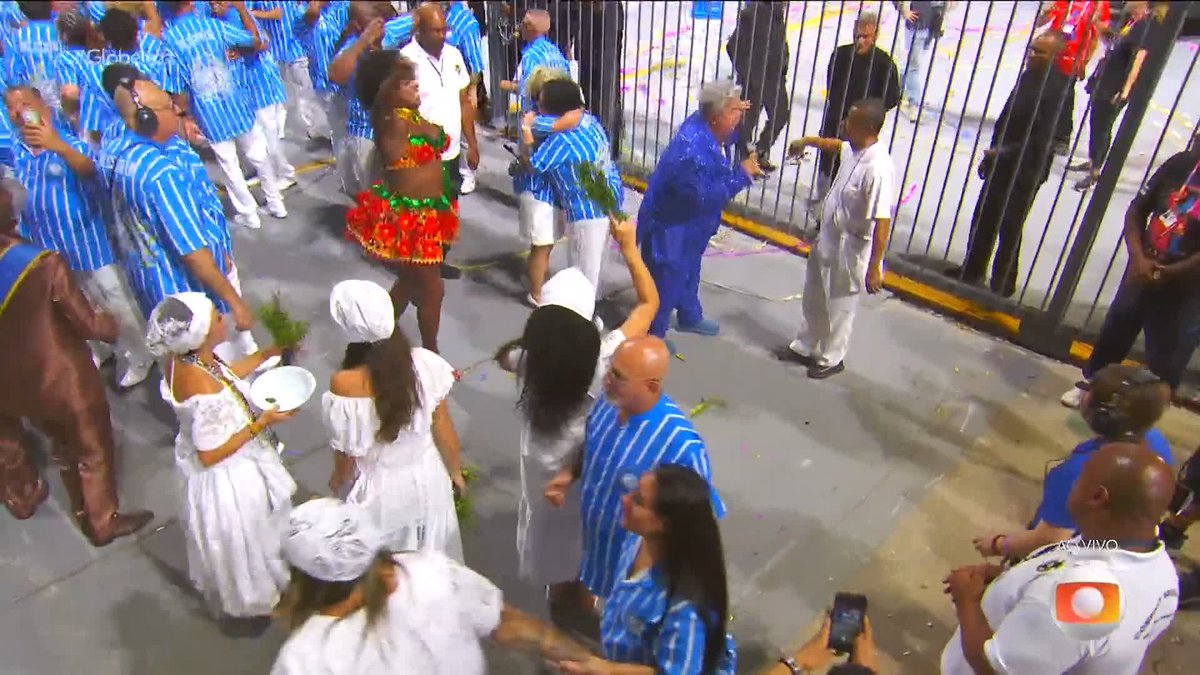 ME DEFUUUUUMA #Globeleza