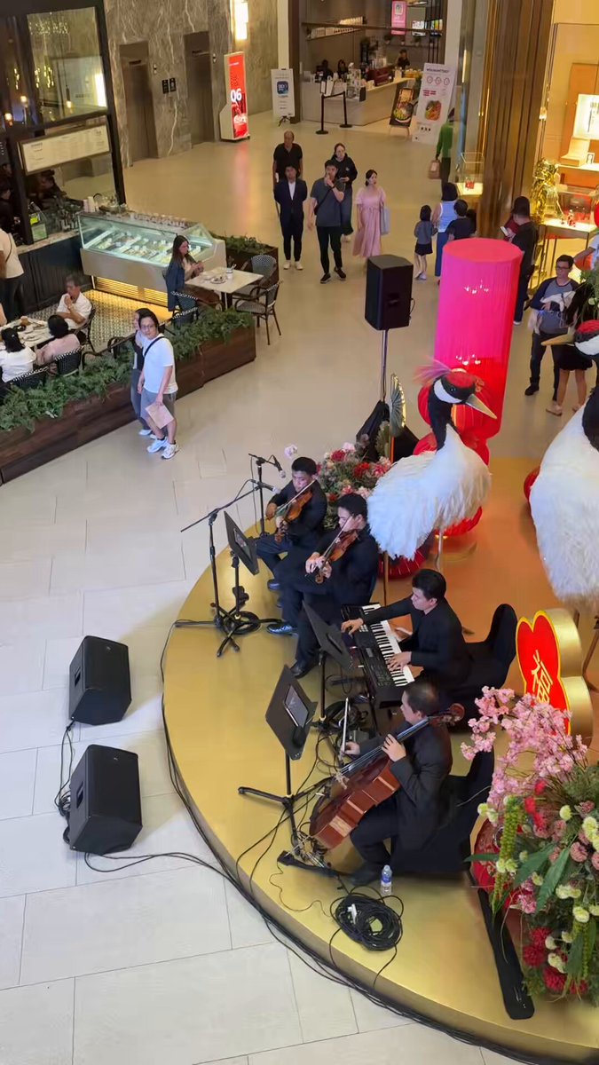 Happy Valentine’s Day to all! Guess ninyo kung saan mall ako?