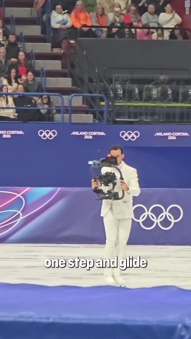 Meet the figure skating camera operator… one of the most skilful jobs in broadcasting! ⛸️🎥