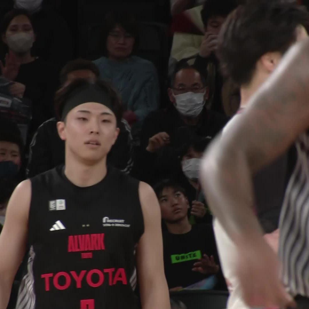 ドンピシャの合わせ⚡️ 大倉が相手の見えないところを狙ったカッティング! Ryan Rossiter 大倉颯太 Sota Okura 📲バスケットLIVE配信 #アルバルク東京 #GRITUP