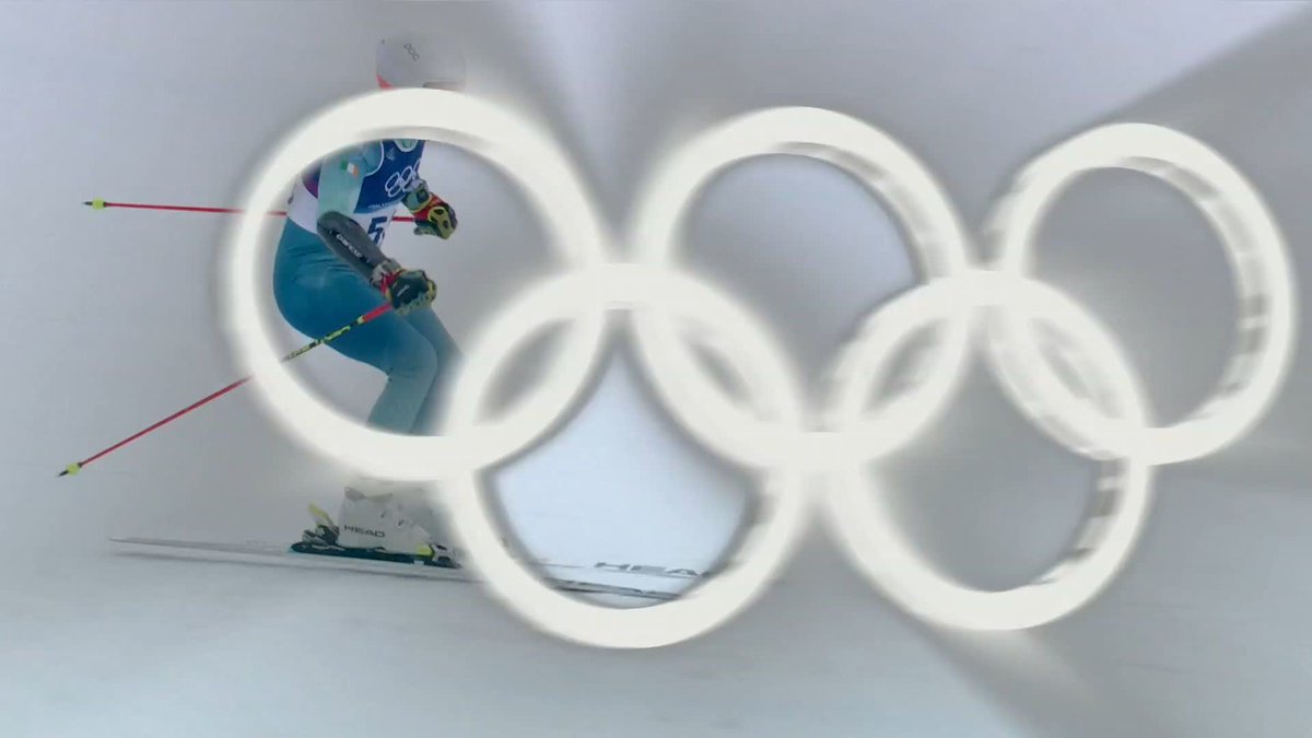 Ireland's Cormac Comerford loses an arm guard but gallantly stays the course in his first run in the Men's Giant Slalom #MilanoCortina2026 #RTEsport