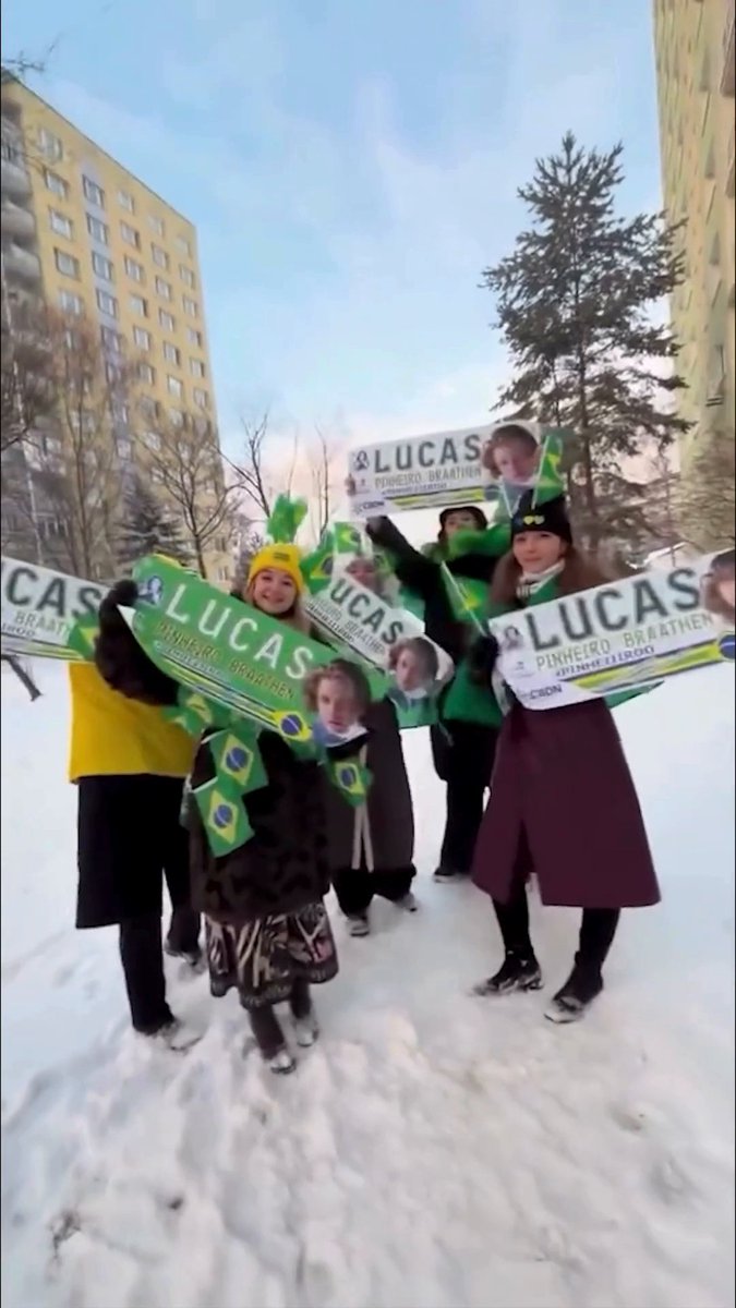 É muito interessante ver como o Lucas vem sendo abraçado pelo público fora do Brasil desde que passou a defender o Time Brasil E chama atenção que muitos desses torcedores nem são brasileiros 🇧🇷❄️