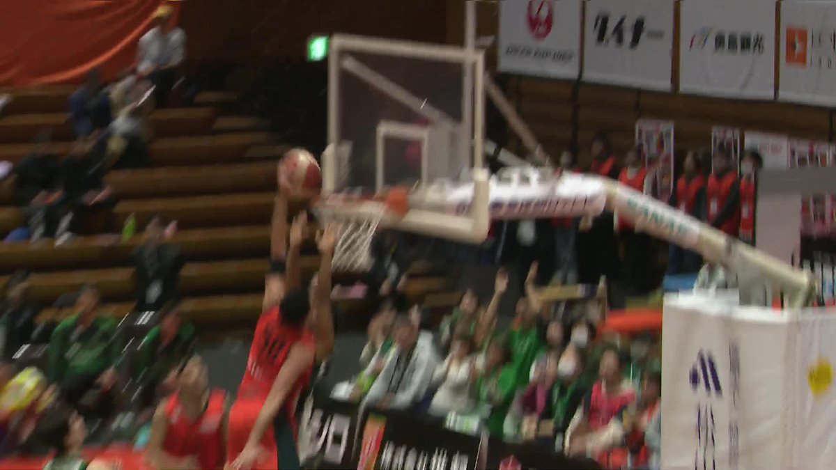 ディフェンスを吹き飛ばす一撃…😮 愛媛#50 ワットが勝負どころで叩き込む！！！ Mitchell Watt 愛媛オレンジバイキングス 📡バスケットLIVEで見逃し視聴 #Bリーグ #りそなグループ