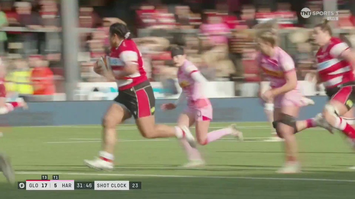 NO-ONE is stopping Super Sisilia 😯 Gloucester Hartpury's Tuipulotu steamrolls Ellie Kildunne on her way to a try from 40m! 💪 📺 @TNTSports &amp; @DiscoveryplusUK