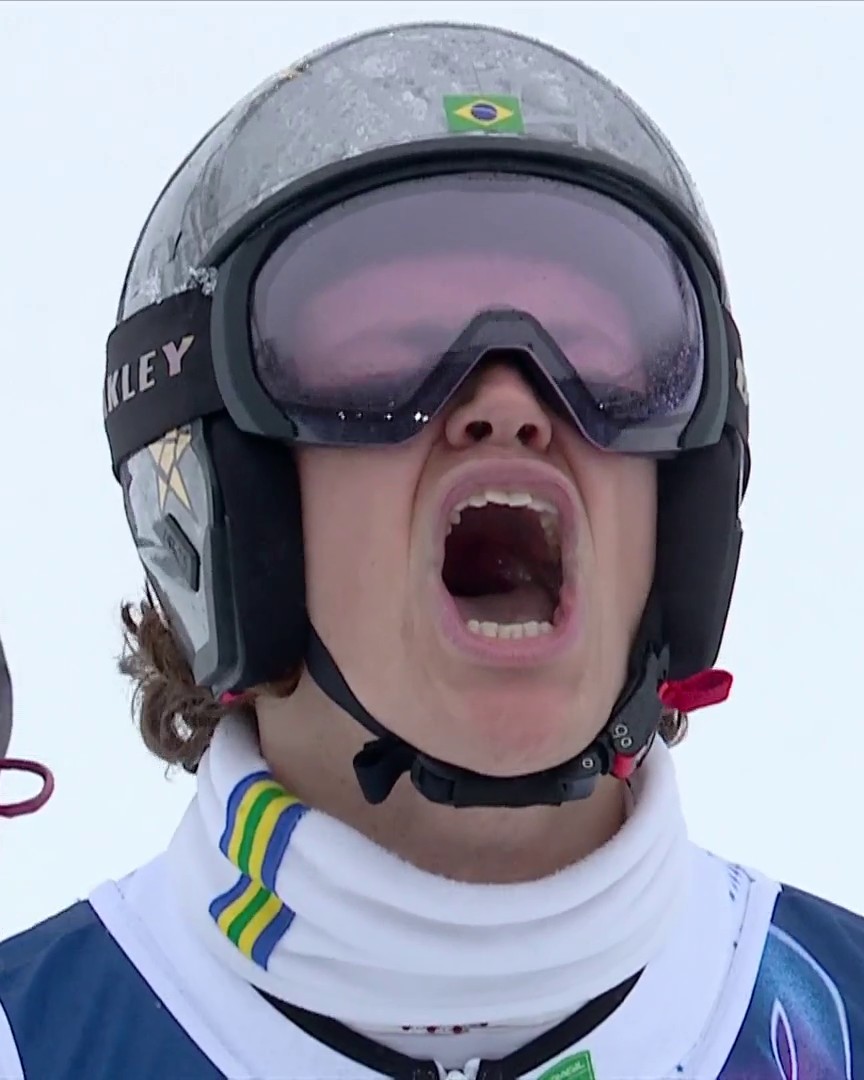 🇧🇷 Un Brésilien sur le toit de l'Olympe ! Lucas Pinheiro Braathen décroche l'or sur le slalom géant devant le duo suisse Odermatt-Meillard et offre à son pays sa première médaille aux Jeux d'hiver ! #MilanoCortina2026