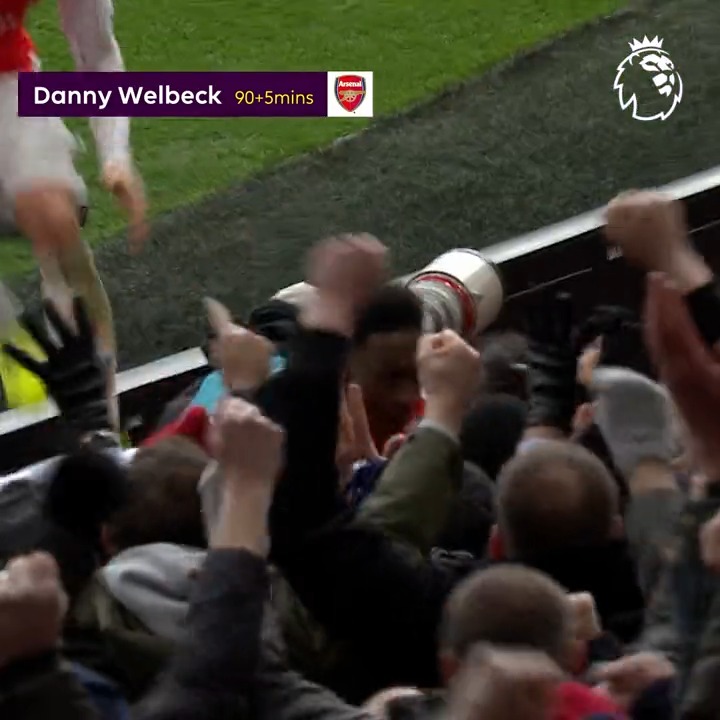On this day in 2016: Danny Welbeck, on his return from a lengthy injury, scored THAT last minute winner against league leaders Leicester City. 🤯🔊 ⚫️ Vardy (45’) [pen] 🟥 Simpson (54’) 🔴 Walcott (70’) 🔴 Welbeck (90+5’) 🎙️ “There’s your fairytale!” ✨