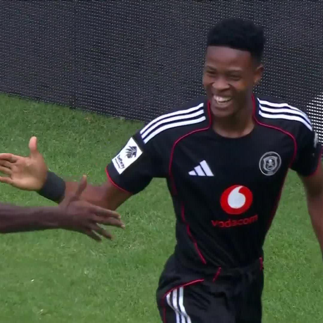 The movement for this goal 🤌🤌 Pirates are ahead as Mbuthuma gets on the scoresheet ☠️🔥 📺 Stream #BetwayPrem on DStv:
