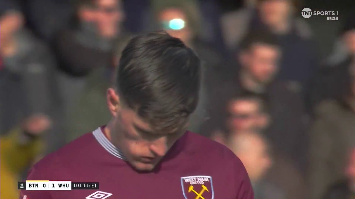 FREDDIE POTS WITH A WELL DESERVED RED CARD 😳