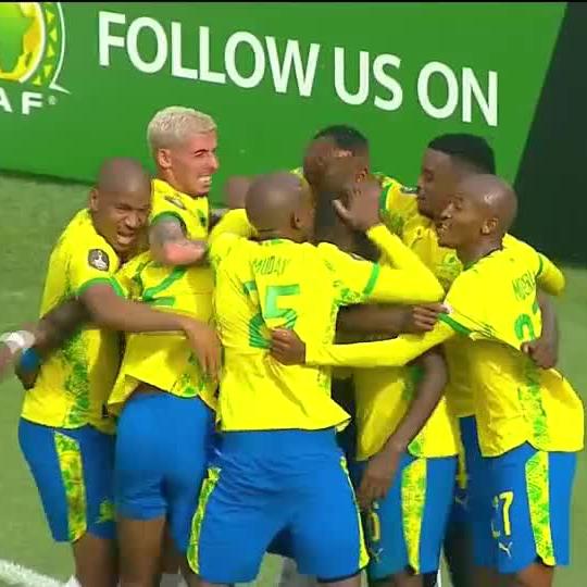 Brayan León squeezes it through to get his brace 👆⚽ 📺 Stream #TotalEnergiesCAFCL on DStv: