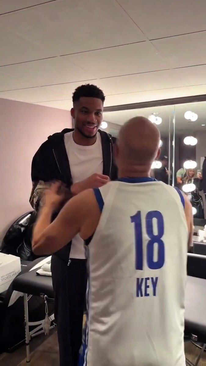 Coach Giannis to Tacko: "Every time you score 2 buckets, you are free to shoot a 3." Giannis to Keegan-Michael Key: "I was thinking, 1 minute in and 7 minutes out. If you get me a rebound, I give you a minute more." 🤣