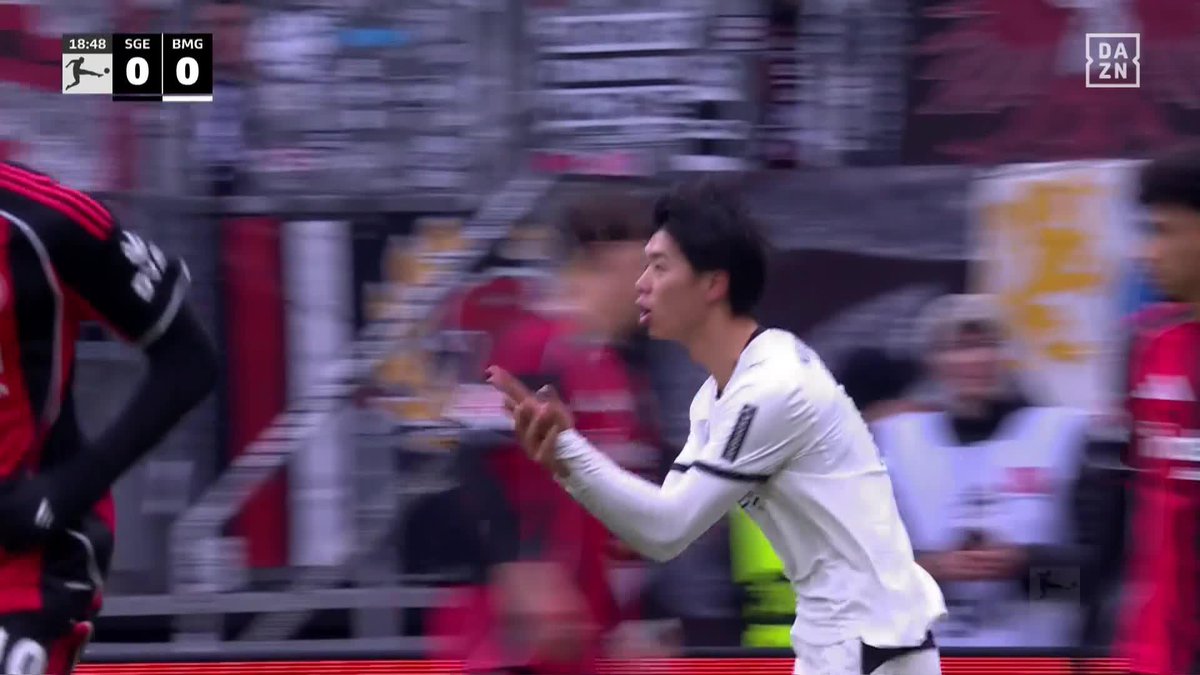 ストライカーのような高井幸大🇯🇵🔥🔥 ゴール前で強烈なシュートを放つと、今度はルーレットを披露✨ 🎥DAZN Japan