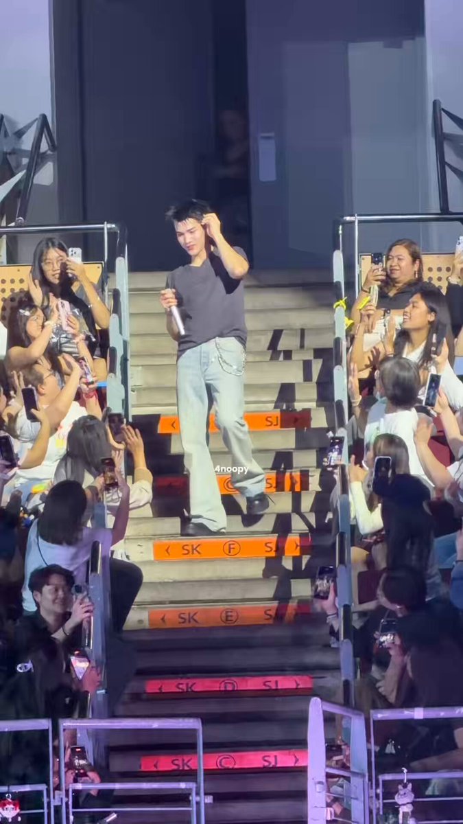 🥶🥶🥶be careful na fot FALL IN LOVE ARTIST FOURTH #RISERCONCERTD2 #Fourthnattatwat #โฟร์ทณัฐวรรธน์