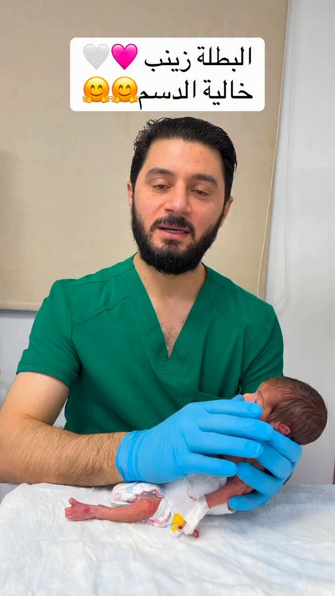 متداول: طبيب يوثق حالة نادرة لطفلة وُلدت مبكرًا في الأسبوع الـ26، وتقاوم بكل قوتها الصغيرة لتتشبث بالحياة 🥺💔.
