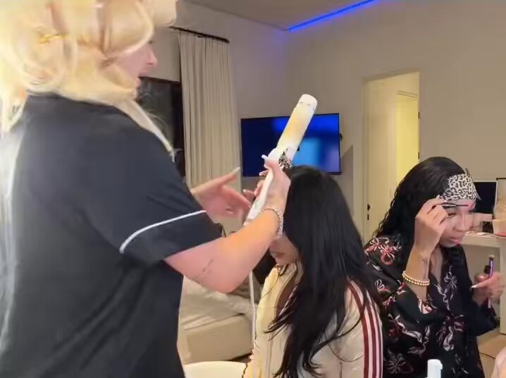 Alabama Barker gives a full curl tutorial while doing Summyah’s hair 😭🔥