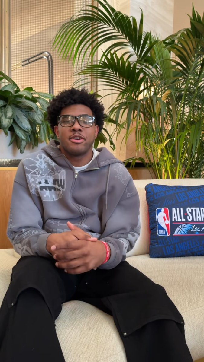 Jase with a special message on National Donor Day before he competes in the NBA Dunk Contest tonight 💚 For more information visit:
