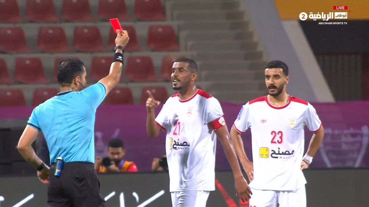 طرد محمد المعشري لاعب نادي عمان 🟥 الحكم يعود إلى الـVAR ويستبدل البطاقة الصفراء بحمراء #النهضة_عمان #نهائي_كأس_جلالة_السلطان