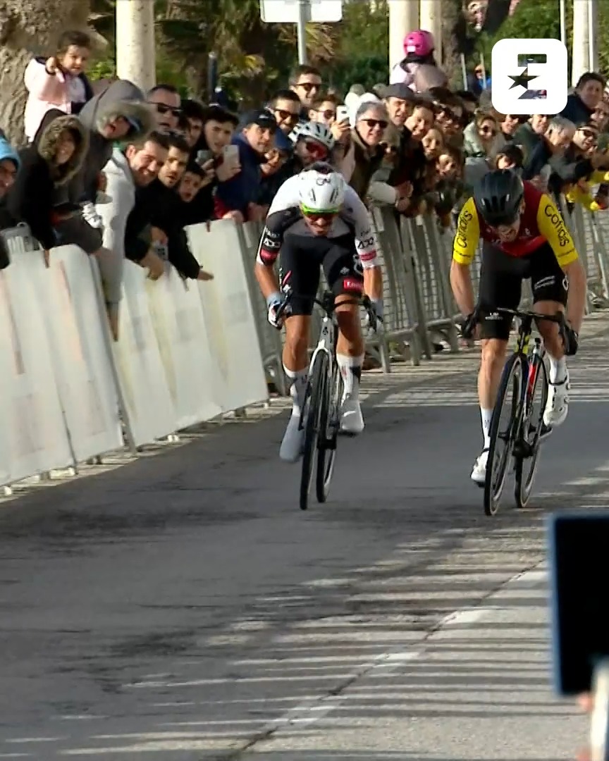 António Morgado não falha! 🚀🇵🇹 O bigode voador voltou a mostrar classe e potência ao bater Alex Aranburu ao sprint, conquistando a segunda vitória consecutiva na Figueira Champions Classic 🏁✨ Mais um grande momento para o ciclismo português! 💪🔥